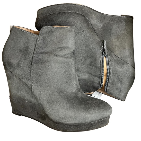 Michael Antonio Faux Suede Platform Greg Booties - Picture 5 of 6